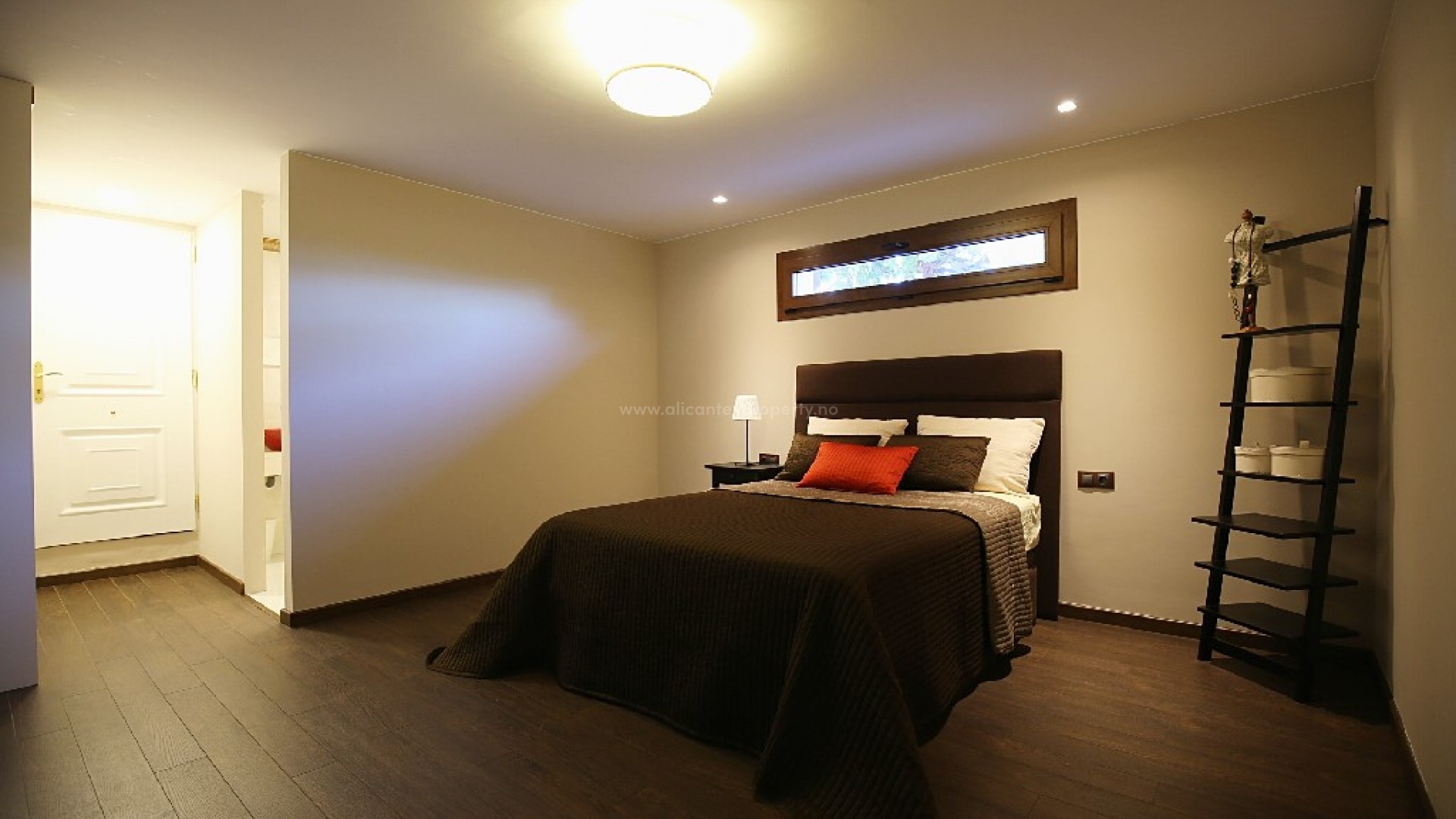 Villa in Town Center