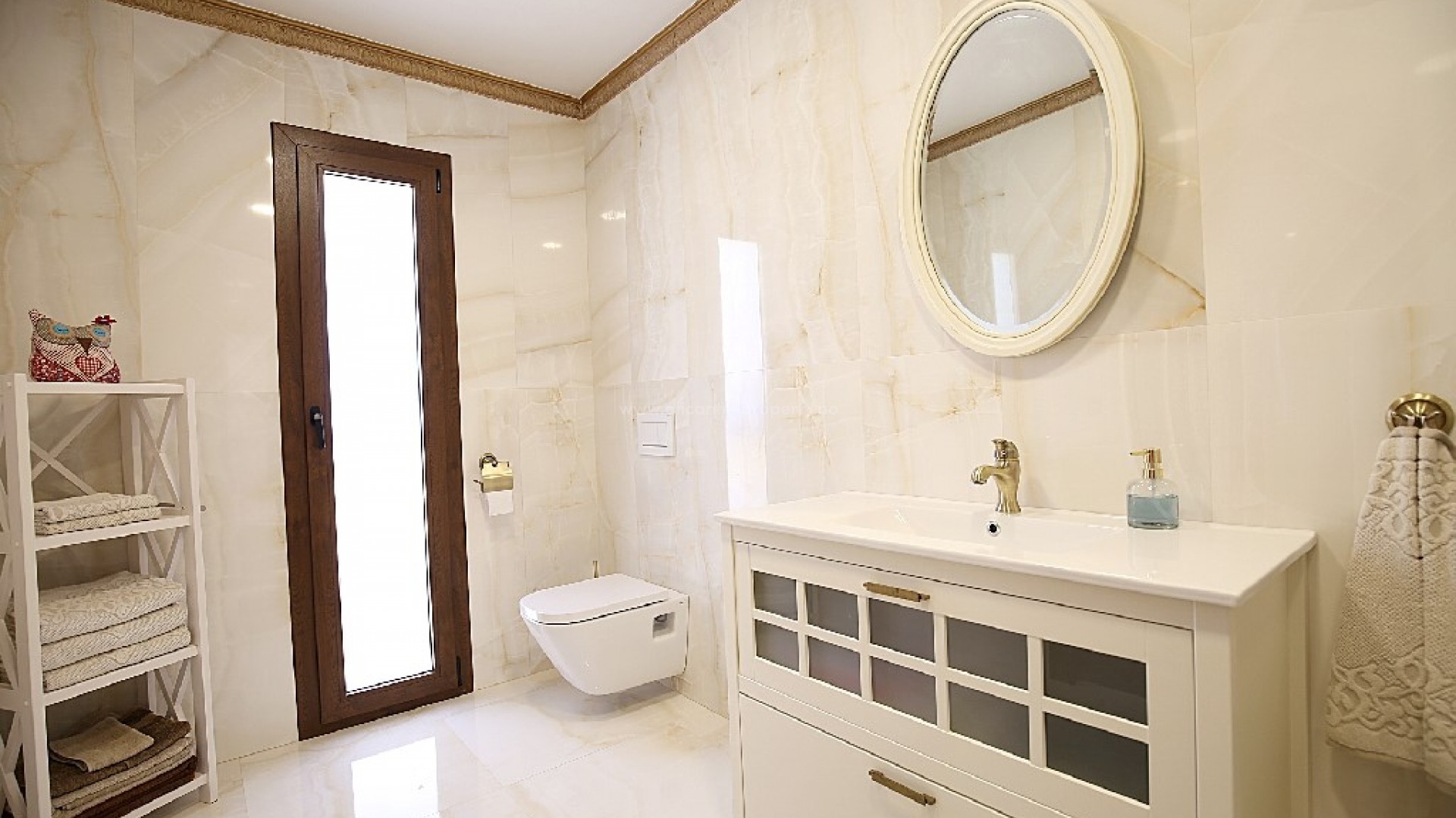 Villa in Town Center