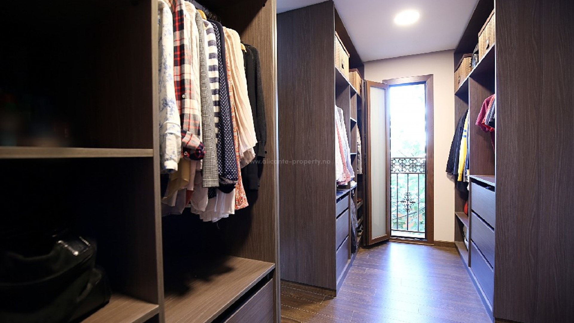 Villa in Town Center