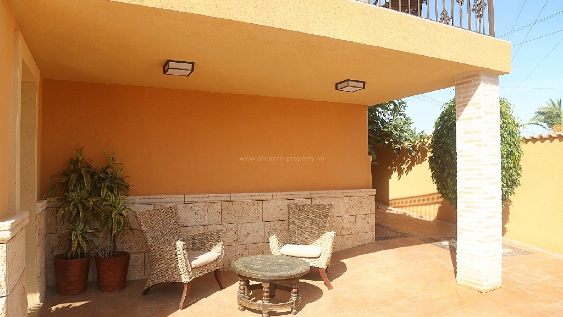 Villa in Town Center