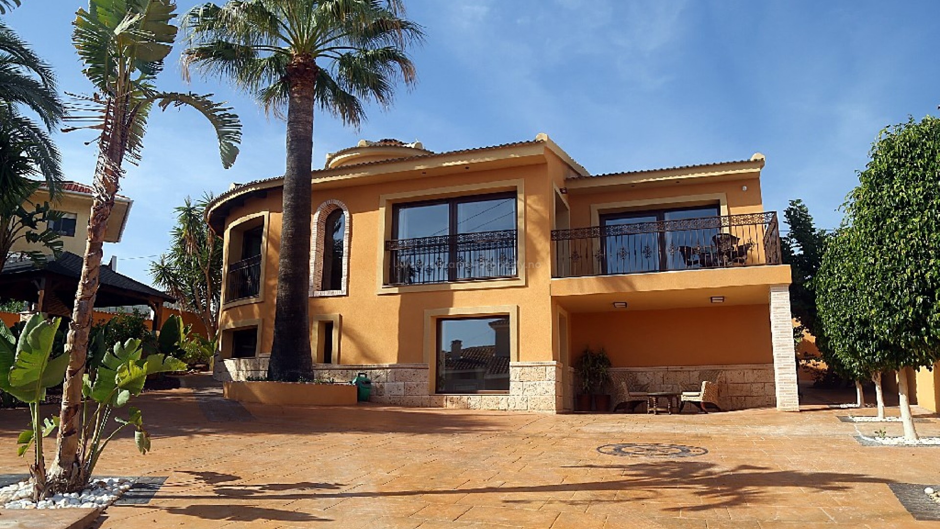 Villa in Town Center