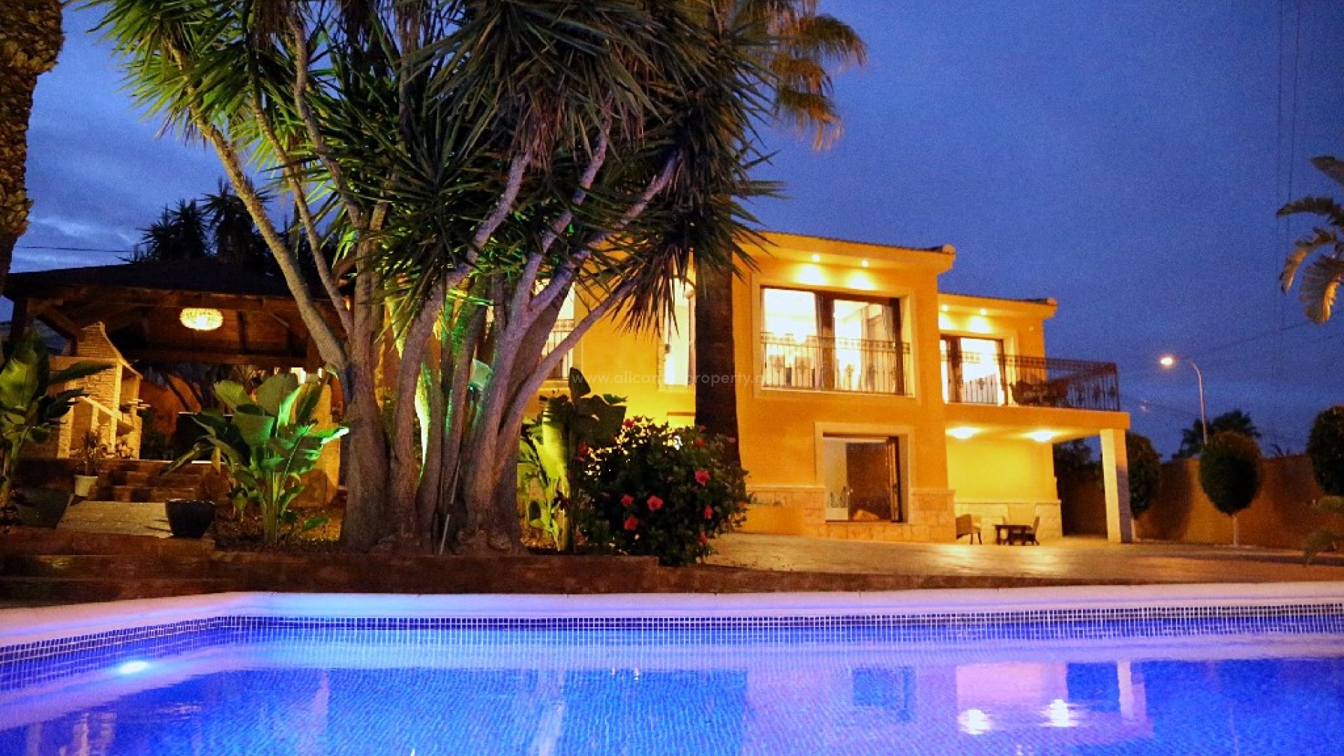 Villa in Town Center