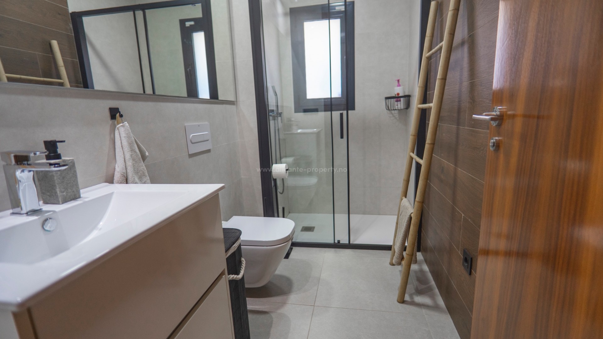 Villa in Town Center