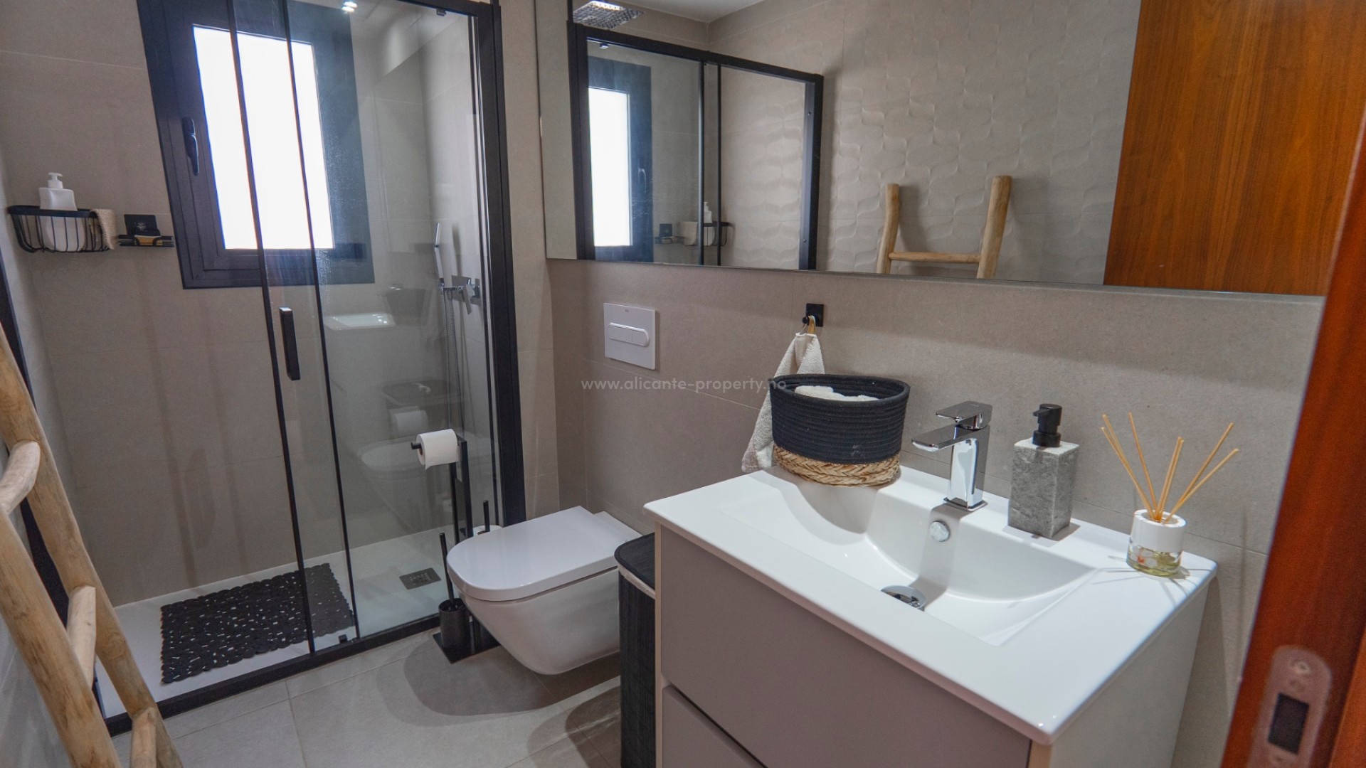 Villa in Town Center