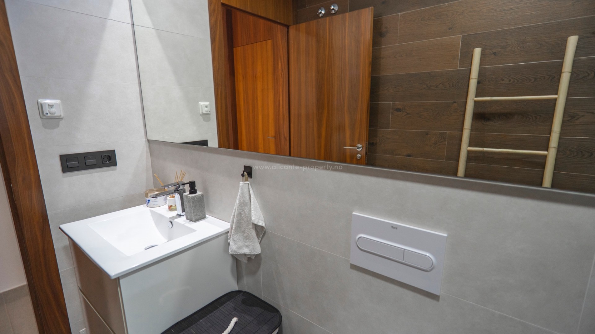 Villa in Town Center