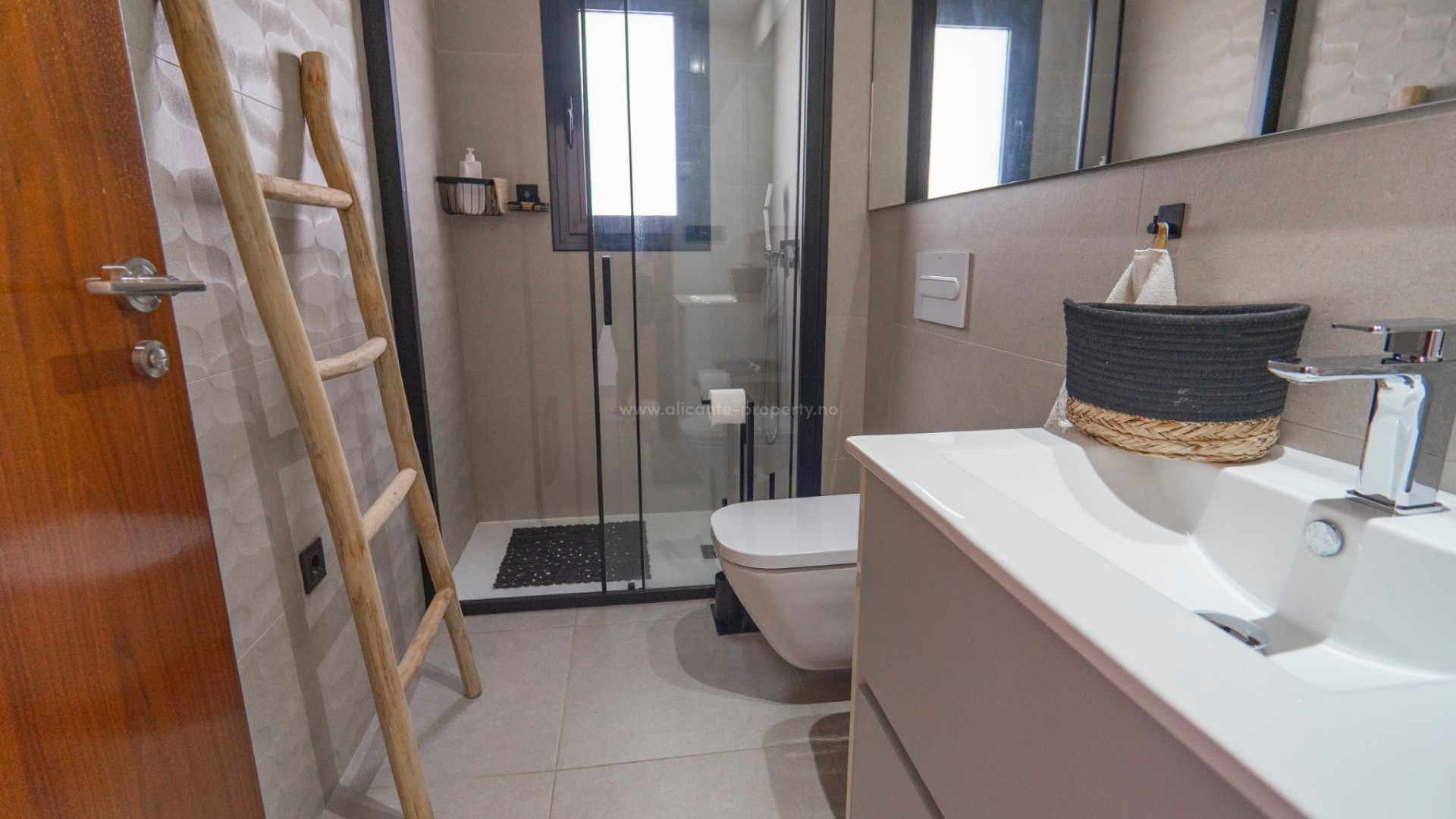 Villa in Town Center