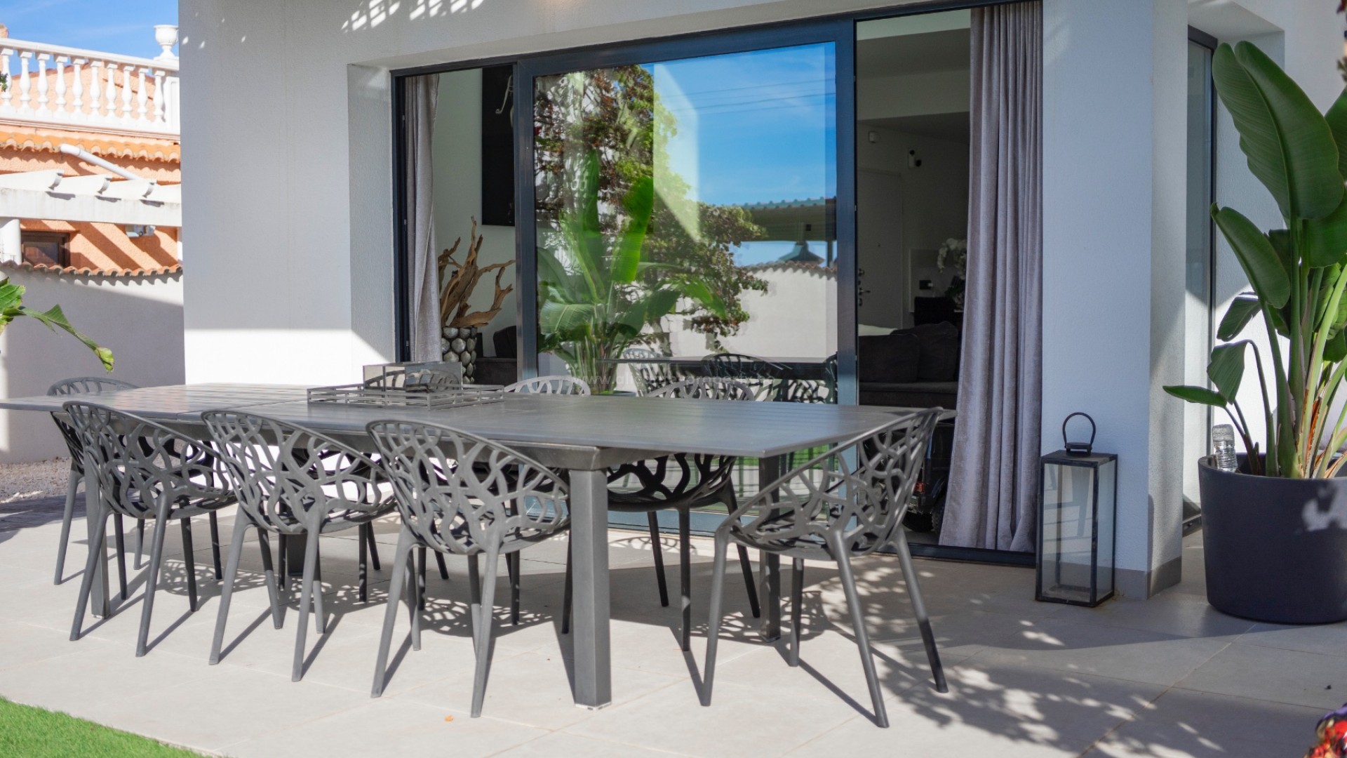 Villa in Town Center