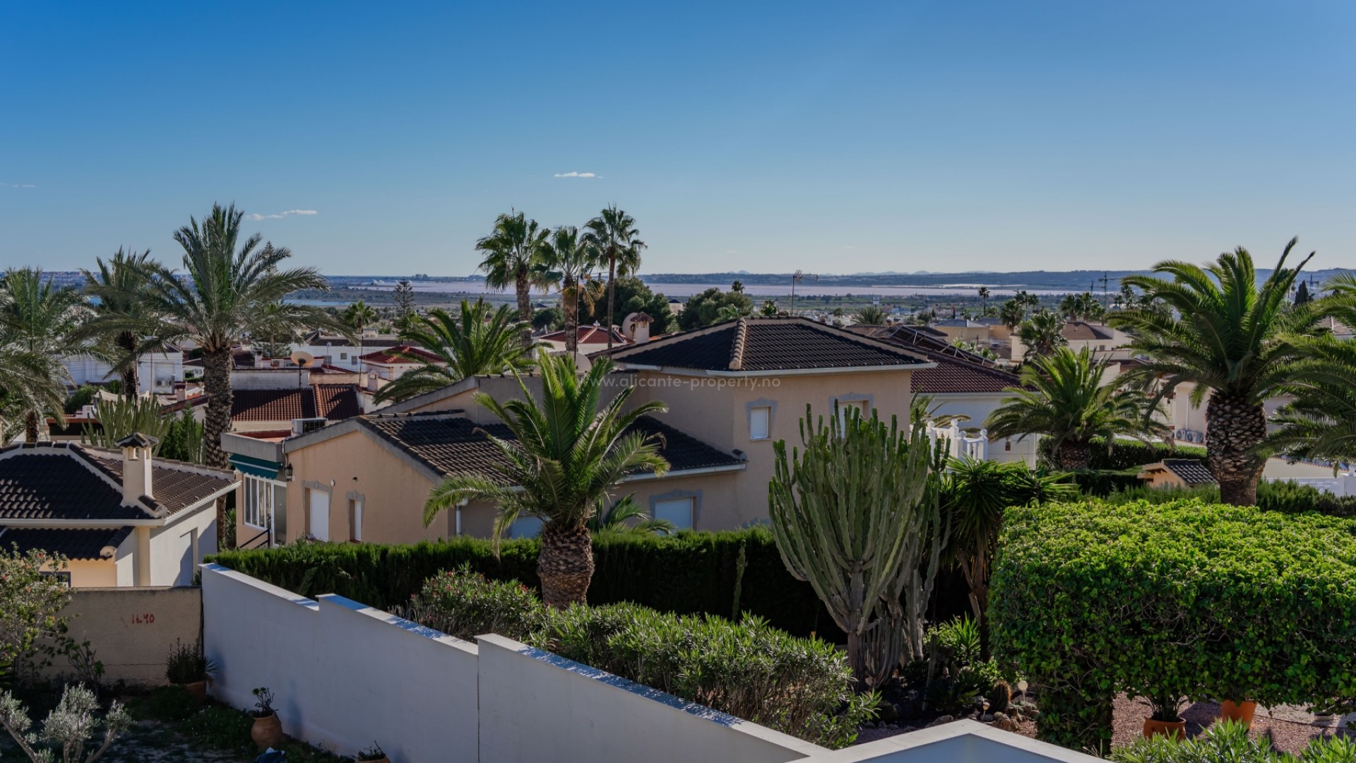 Villa in Town Center