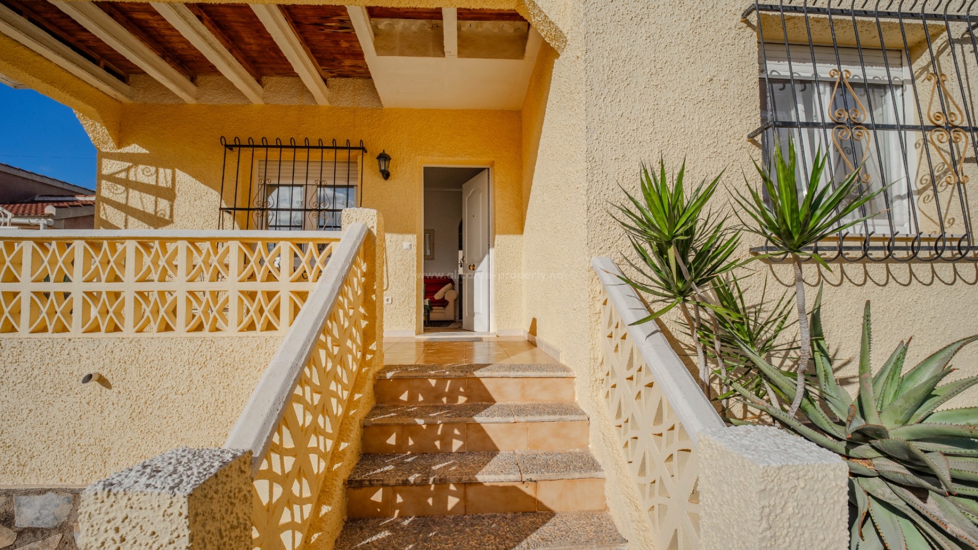 Villa in Town Center