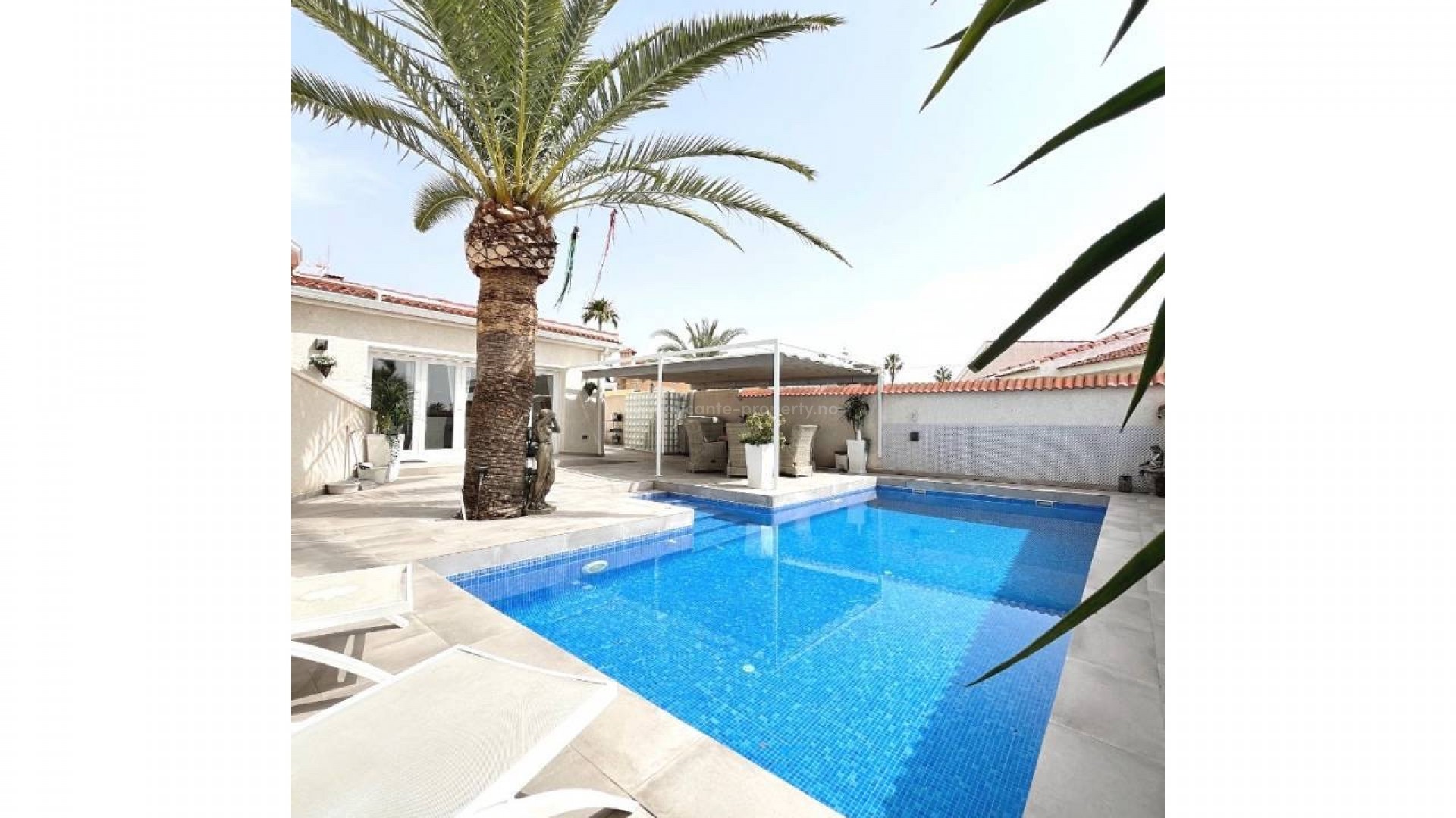 Villa in Town Center