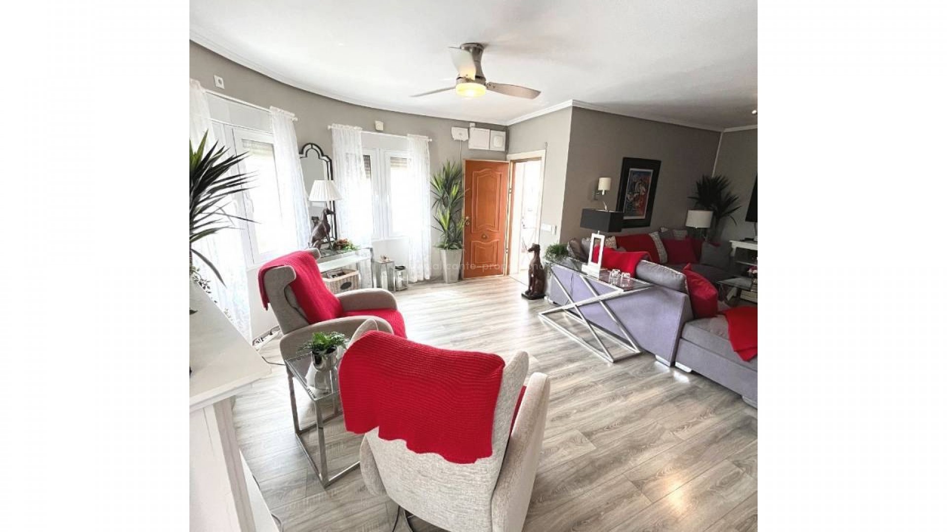 Villa in Town Center