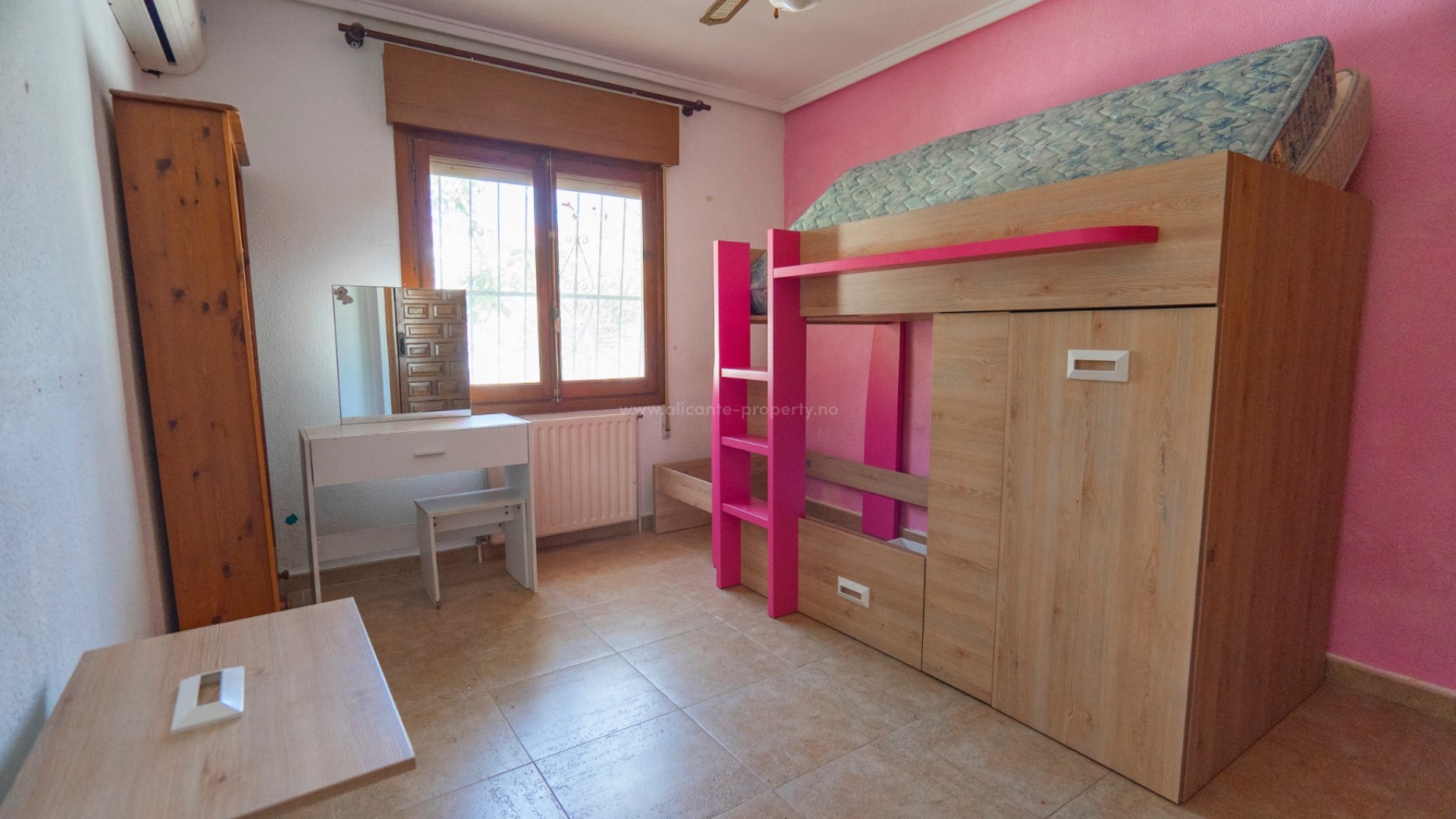 Villa in Town Center