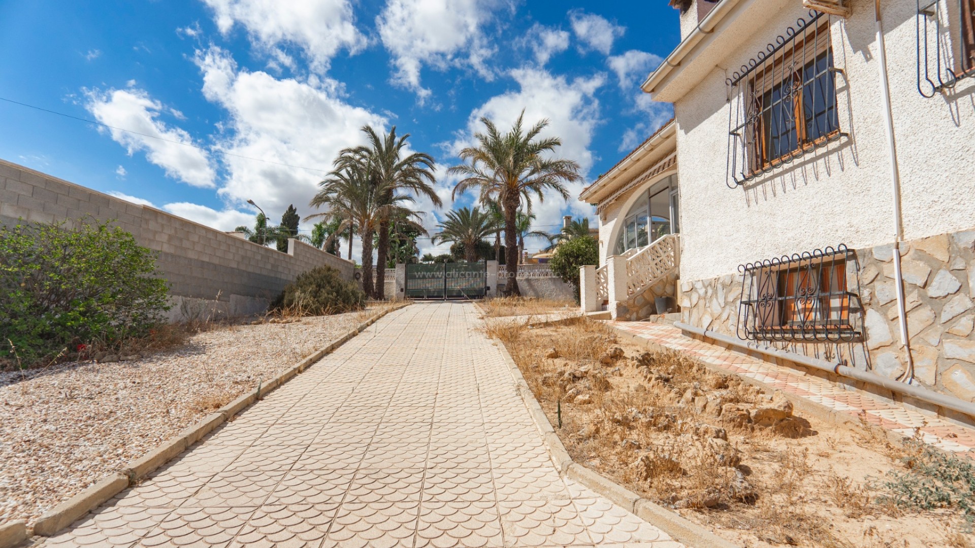 Villa in Town Center