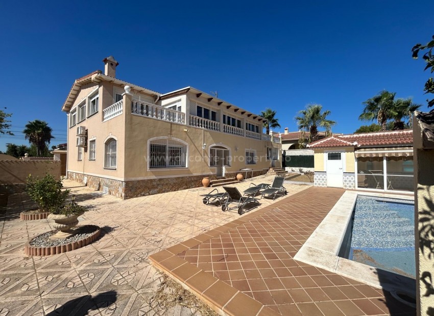 Villa in Town Center