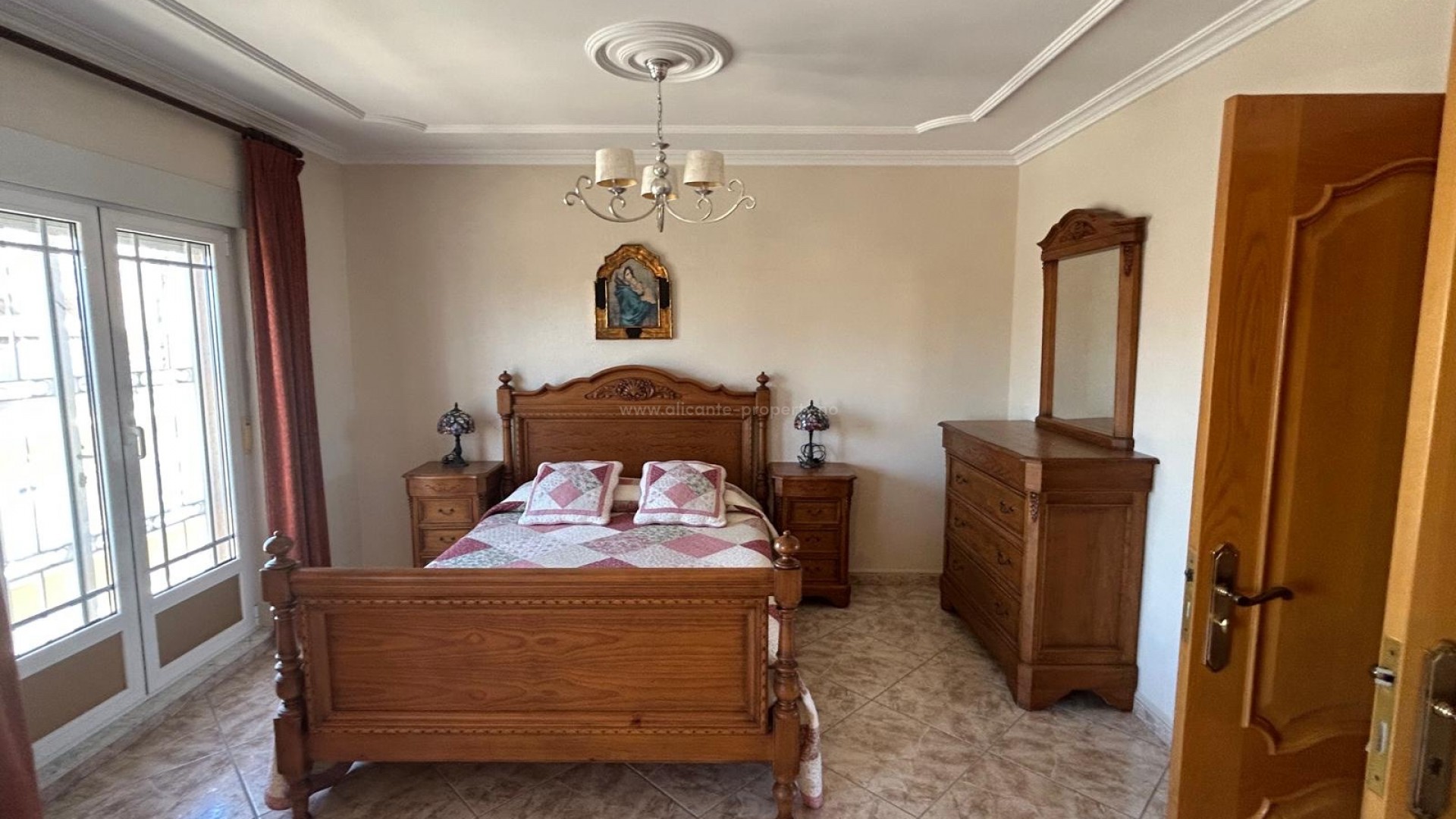 Villa in Town Center