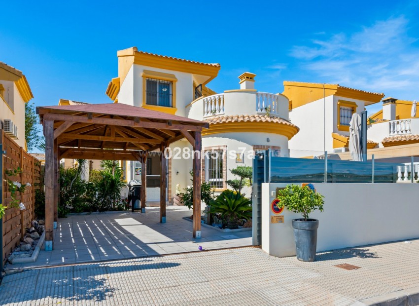 Villa in Urbanización El Raso