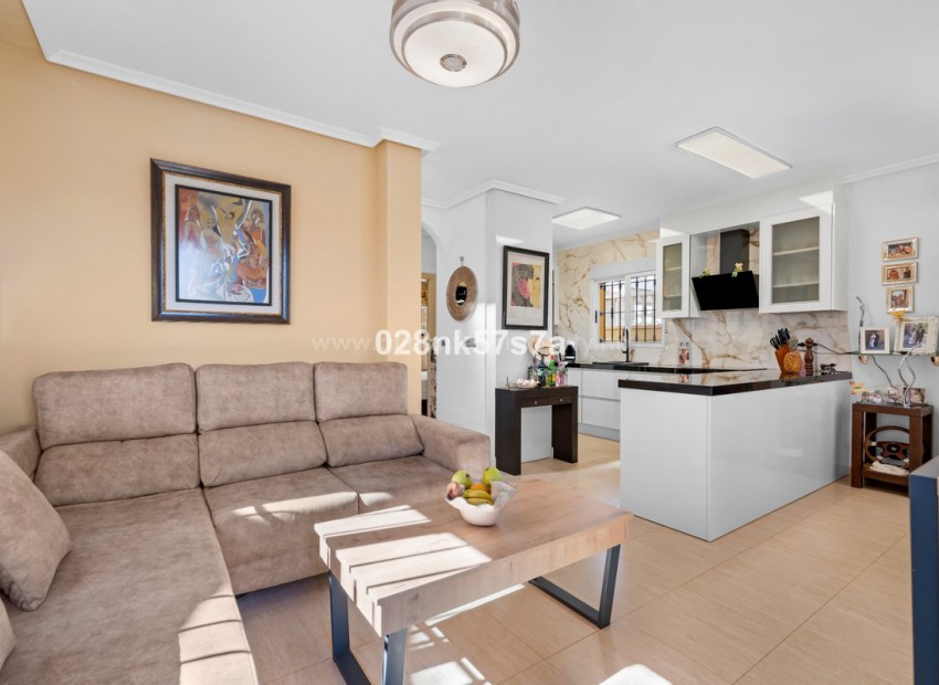 Villa in Urbanización El Raso