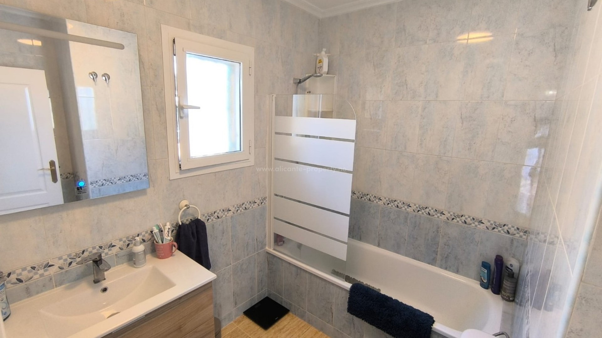 Villa in Urbanización El Raso