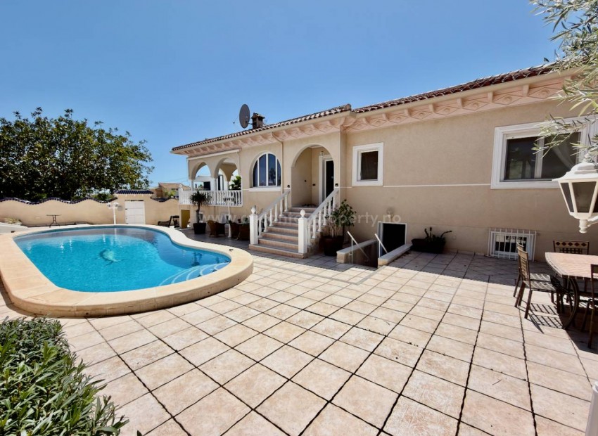 Villa in Urbanizaciones