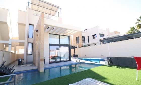 Villa - Resale - Cabo Roig -
                Cabo Roig