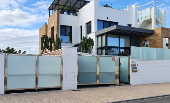 Villa - Resale - Cabo Roig -
                Cabo Roig