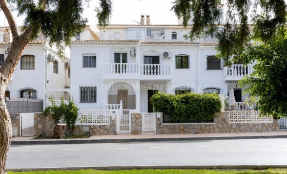 Villa - Resale - Cabo Roig -
                La Regia