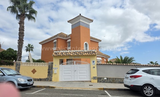 Villa - Resale - Campoverde - ERS-77571