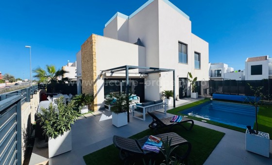 Villa - Resale - Ciudad Quesada - Pueblo Bravo