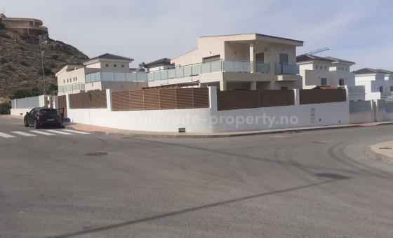 Villa - Resale - Cox -
                Cox