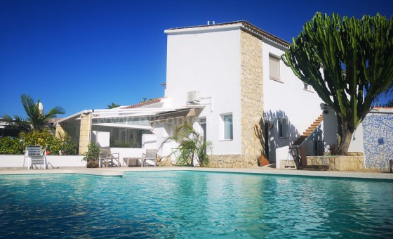 Villa - Resale - Denia - Denia Centro