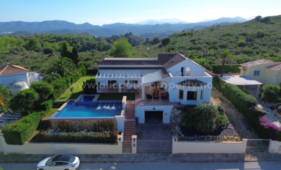 Villa - Resale - Denia - Denia Centro