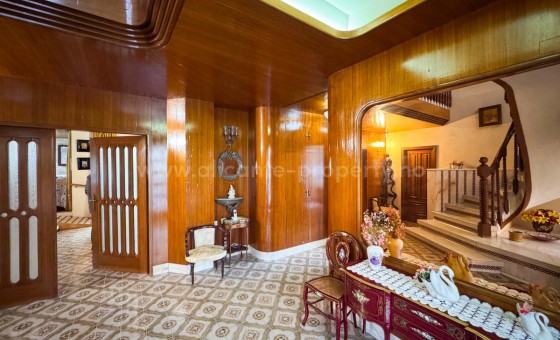 Villa - Resale - Elda - Elda Centro