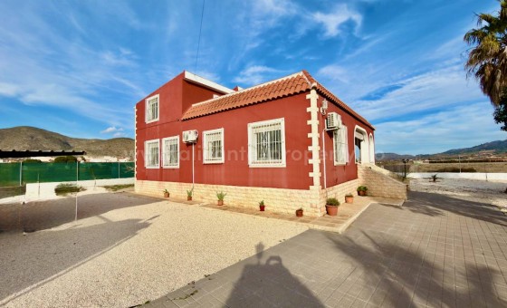 Villa - Resale - Hondón de los Fráiles -
                Hondón de los Fráiles
