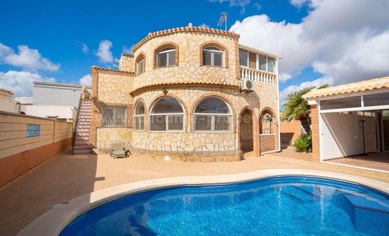 Villa - Resale - La Florida - La Florida