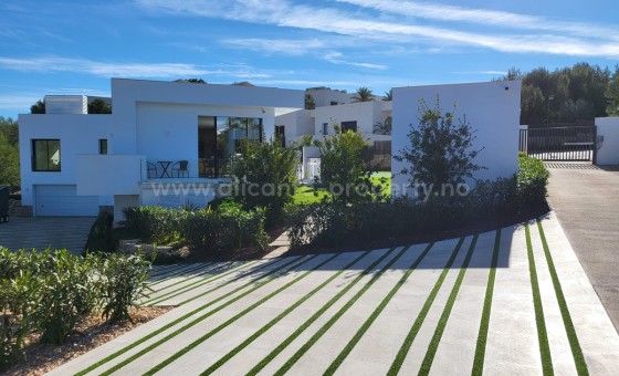 Villa - Resale - Las Colinas - Las Colinas Golf Resort