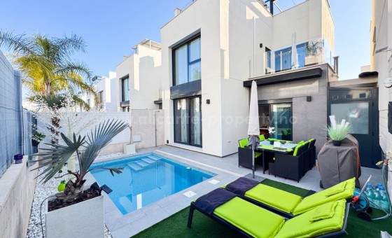 Villa - Resale - Los Altos - Los Altos