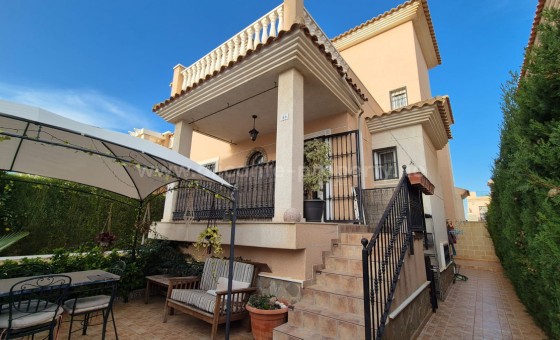 Villa - Resale - Los Altos -
                Los Altos