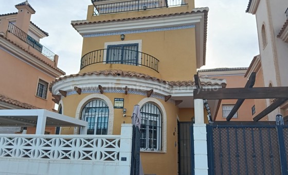 Villa - Resale - Los Montesinos - La Herrada