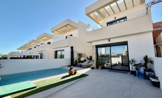 Villa - Resale - Los Montesinos -
                La Herrada