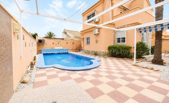 Villa - Resale - Mil Palmeras -
                Mil Palmeras
