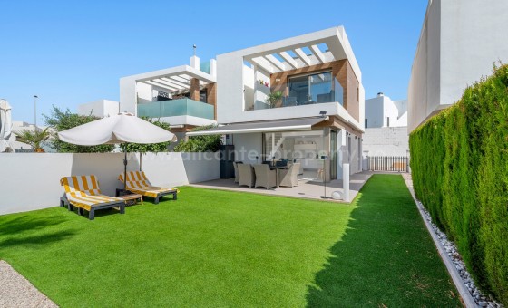 Villa - Resale - Orihuela - Villamartin