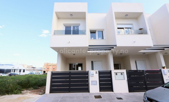 Villa - Resale - Pilar de la Horadada -
                Pilar de la Horadada Centro