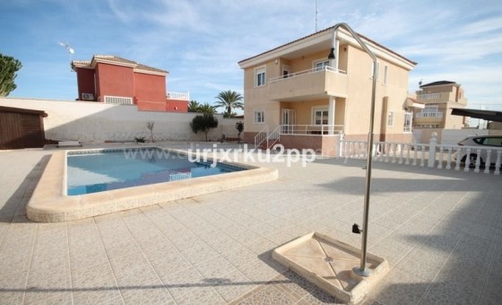 Villa - Resale - Torrevieja -
                Aguas Nuevas