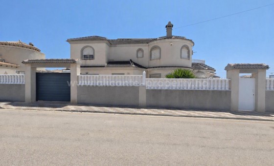 Villa - Resale - Torrevieja - La Siesta