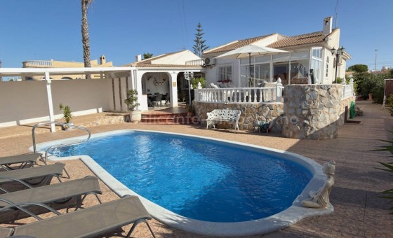 Villa - Resale - Torrevieja - San Luis