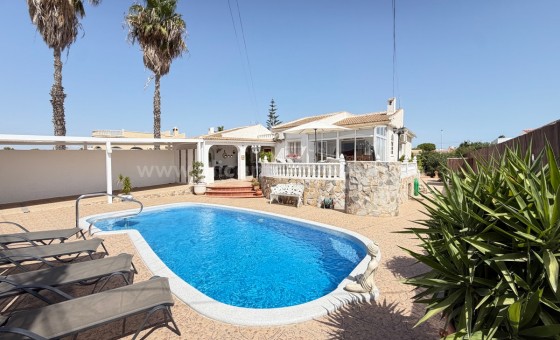 Villa - Resale - Torrevieja - San Luis