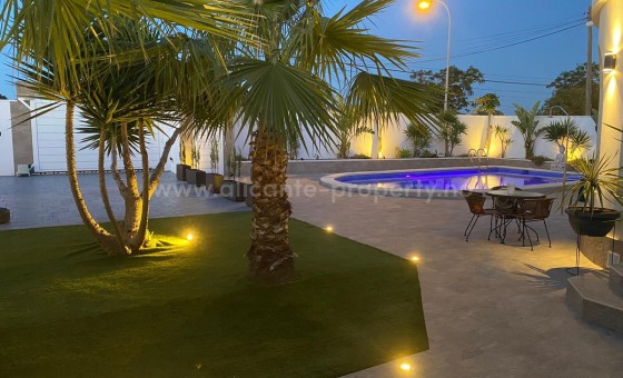 Villa - Resale - Torrevieja - Torrevieja Centro