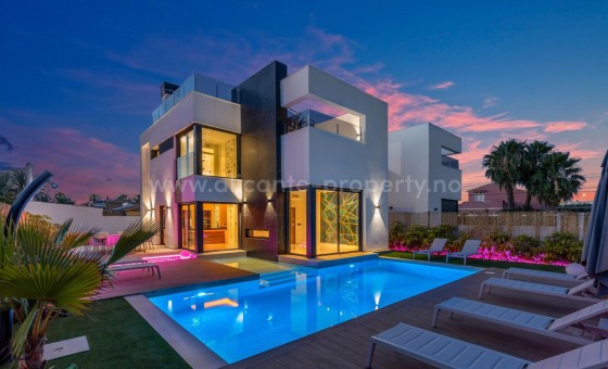 Villa - Resale - Torrevieja - Torrevieja Centro