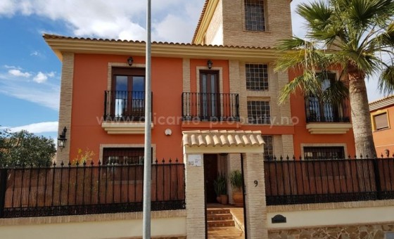 Villa - Resale - Torrevieja - Torrevieja Centro