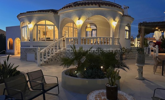 Villa - Resale - Torrevieja - Torrevieja Centro